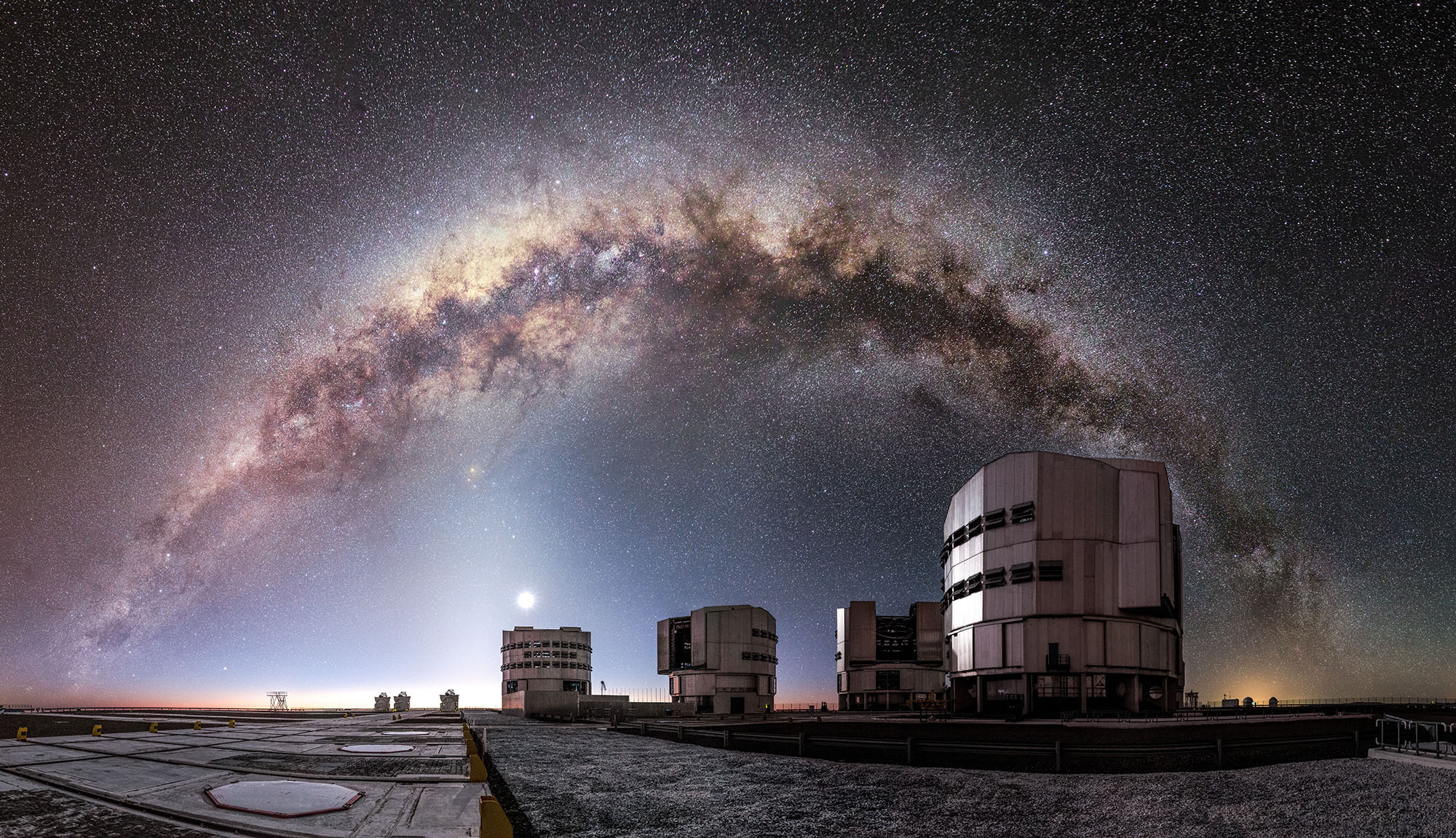 A FLASH combination: ASKAP and MUSE sniff out gas around galaxies